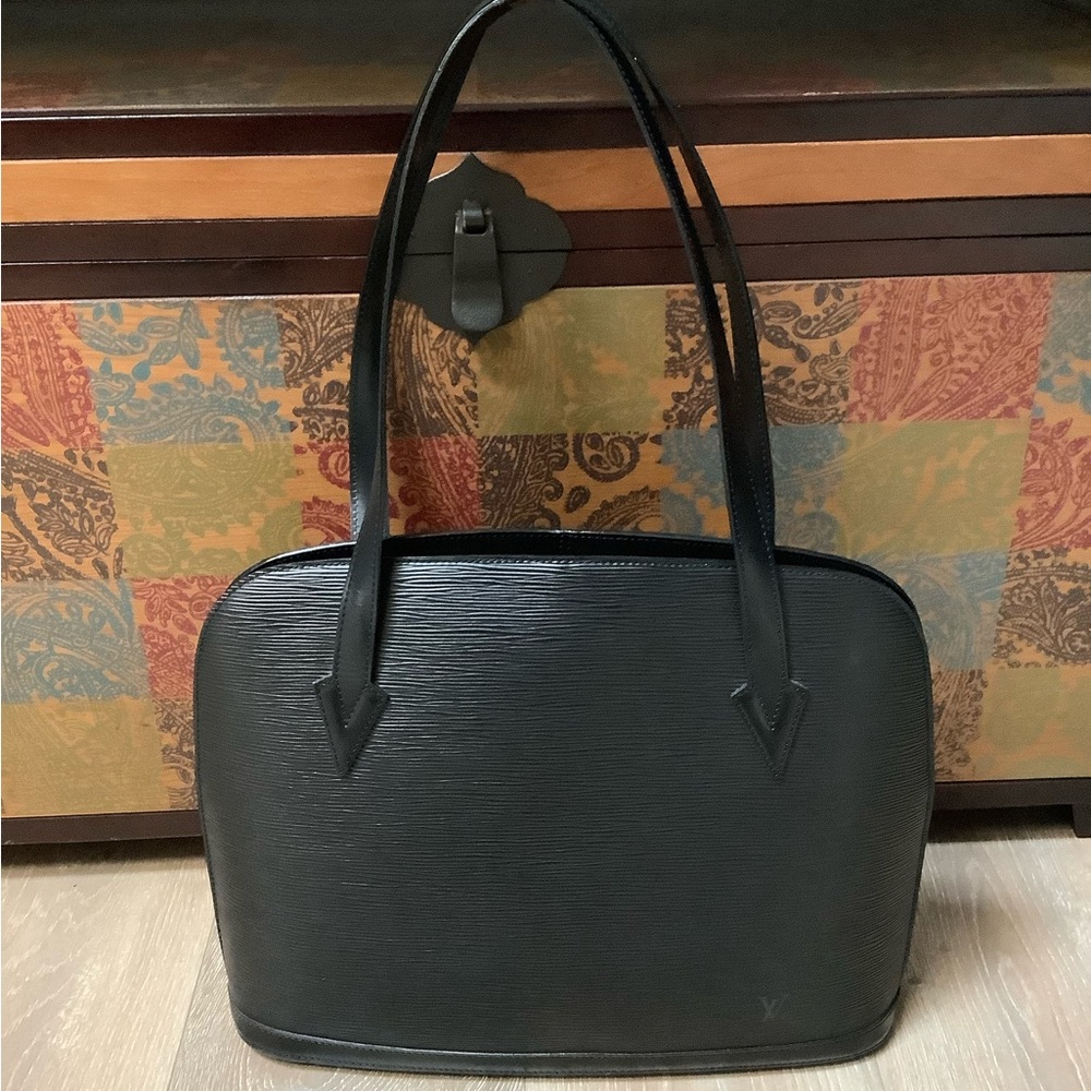 Louis Vuitton Lussac Tote Bag Shoulder Epi Noir Black color